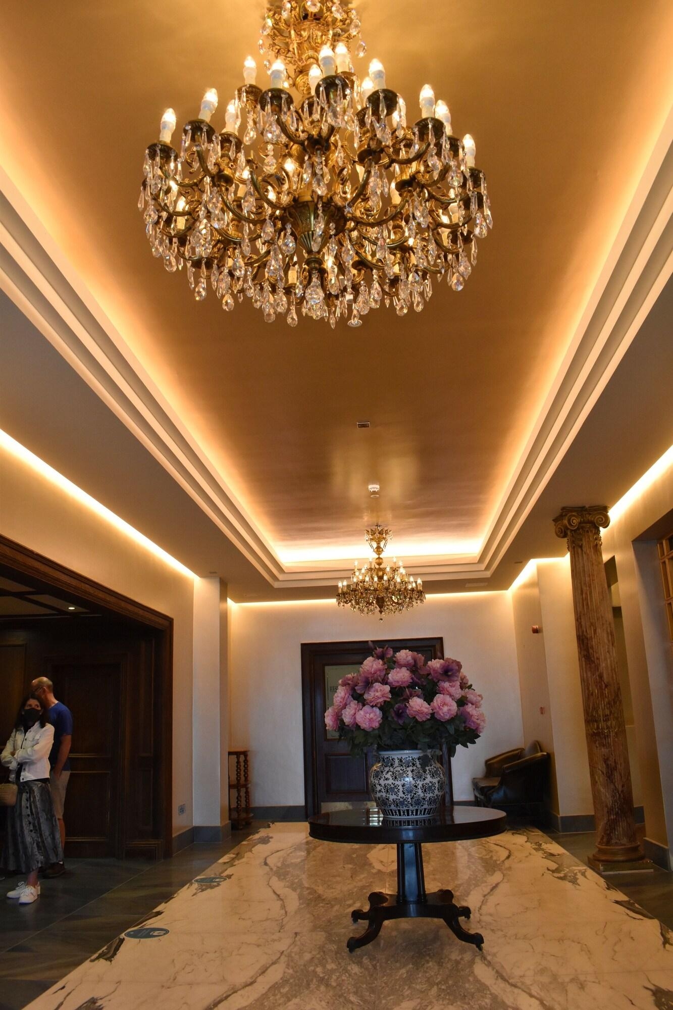 Victoria Hotel, photo 11 of 45