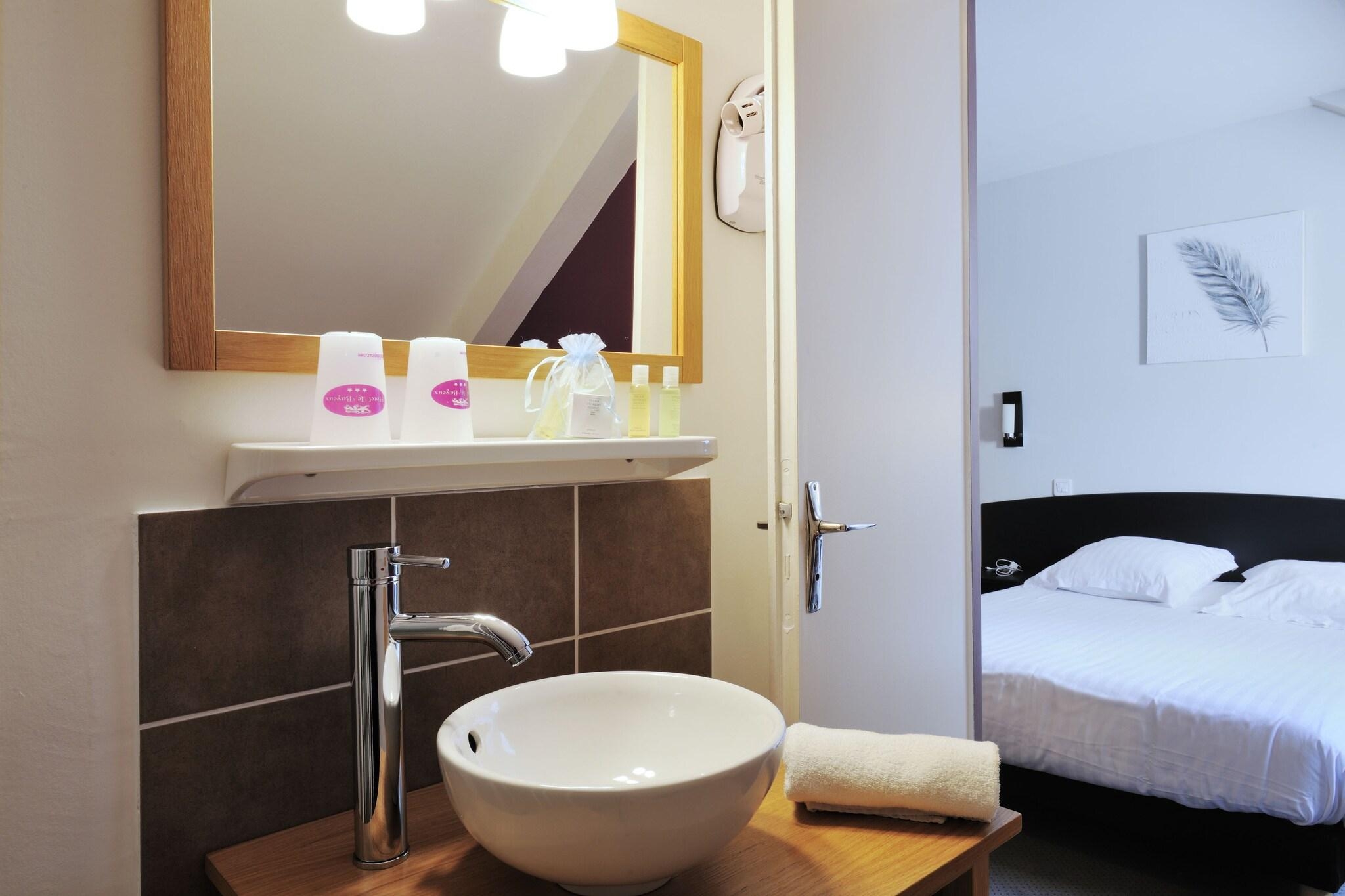 Hotel Le Bayeux, photo 52 of 75