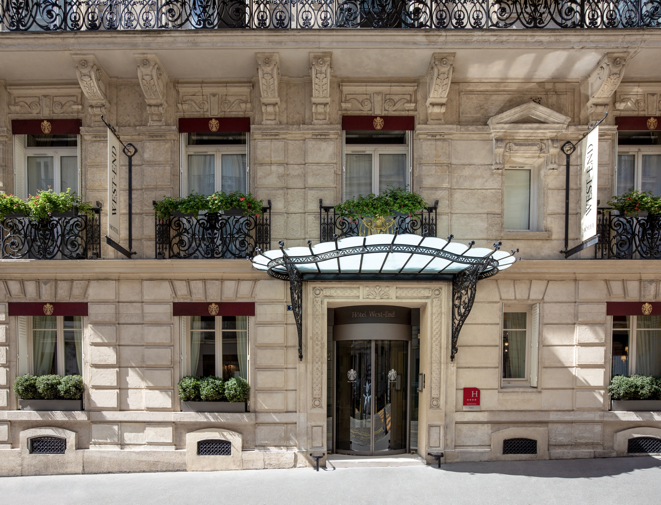 West end Paris, photo 3 of 32