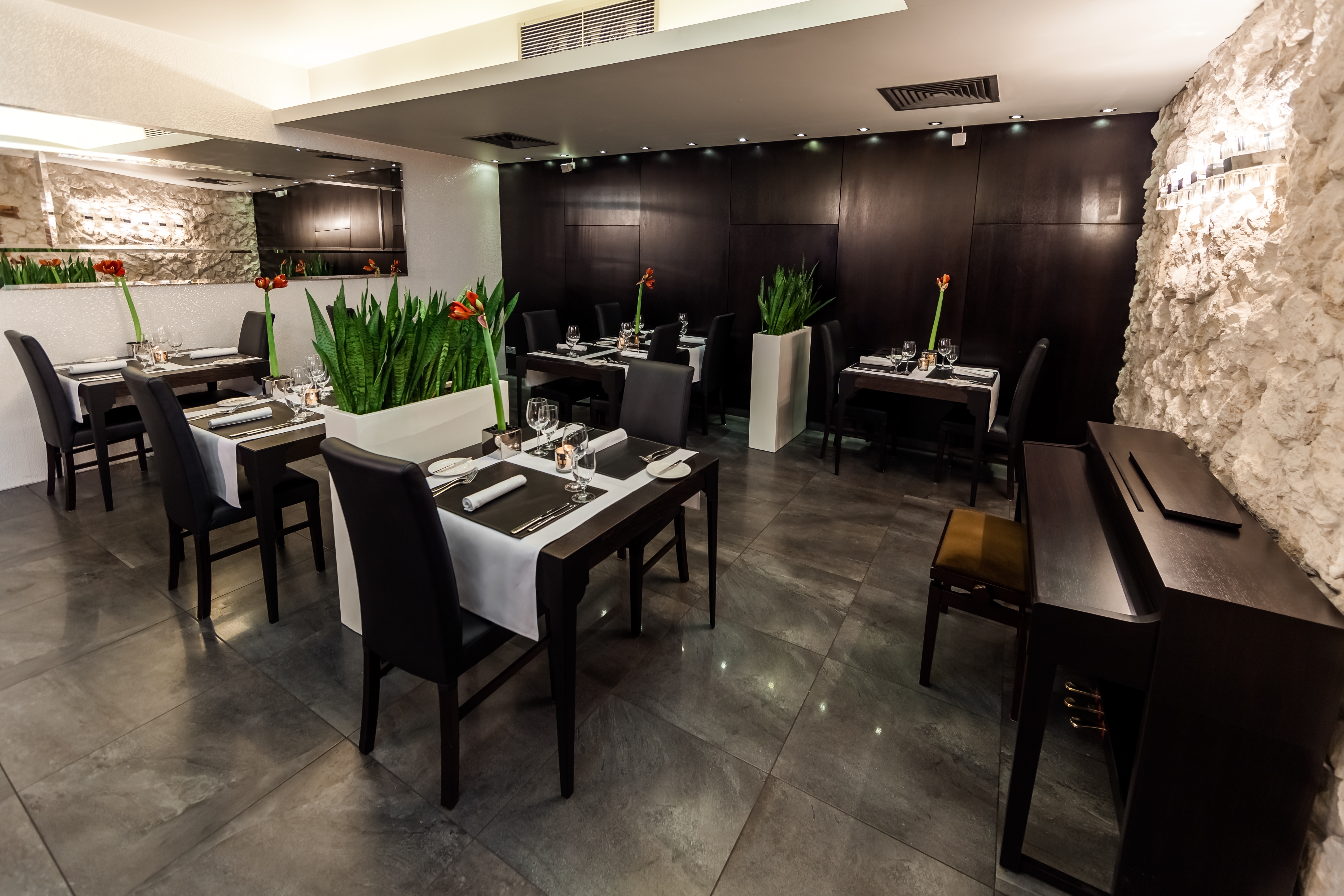 Queen Boutique Hotel, photo 14 of 65