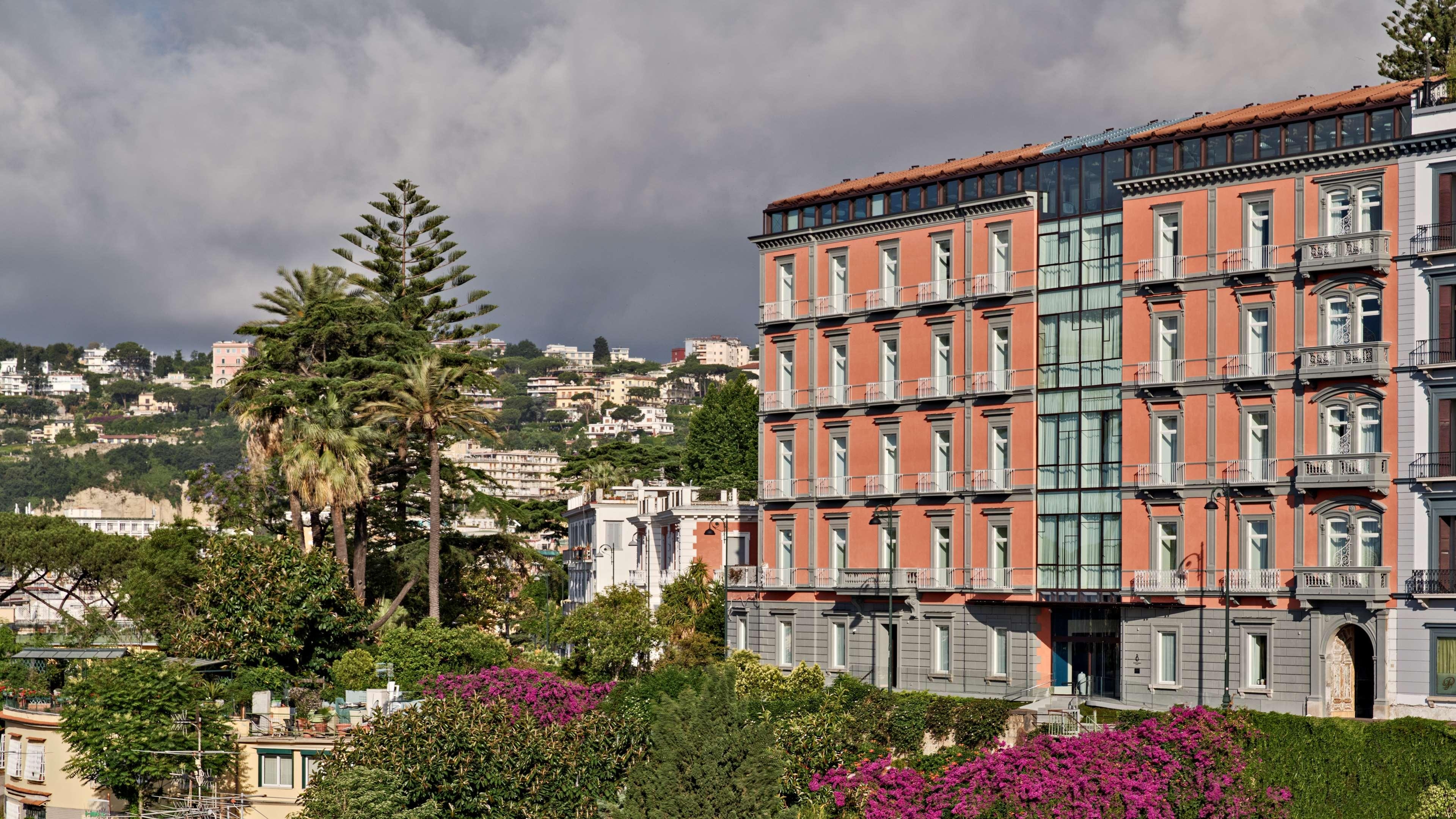 De Bonart Naples - Curio Collection by Hilton