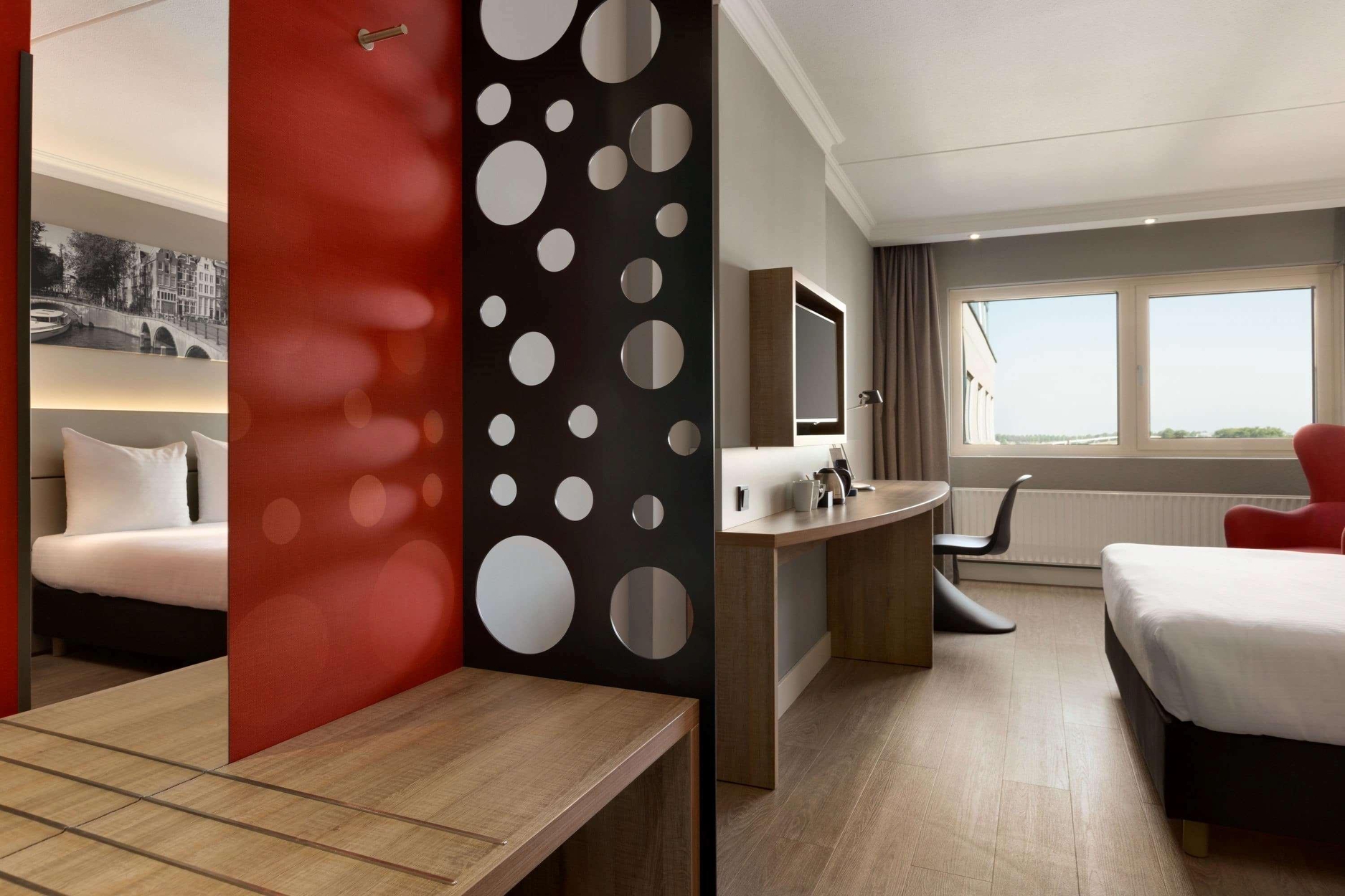 Ramada by Wyndham Amsterdam Airport Schiphol, photo 9 of 30