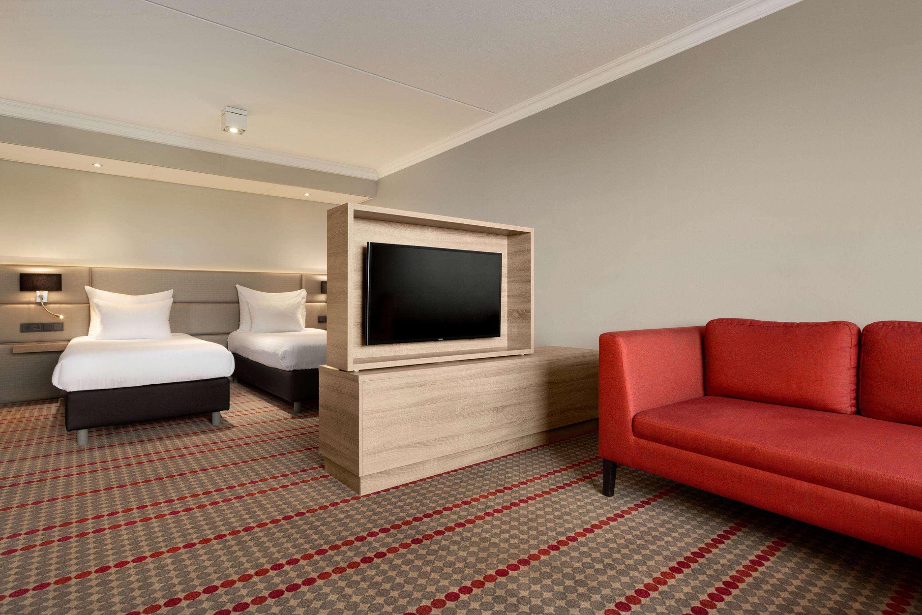 Ramada by Wyndham Amsterdam Airport Schiphol, photo 8 of 30