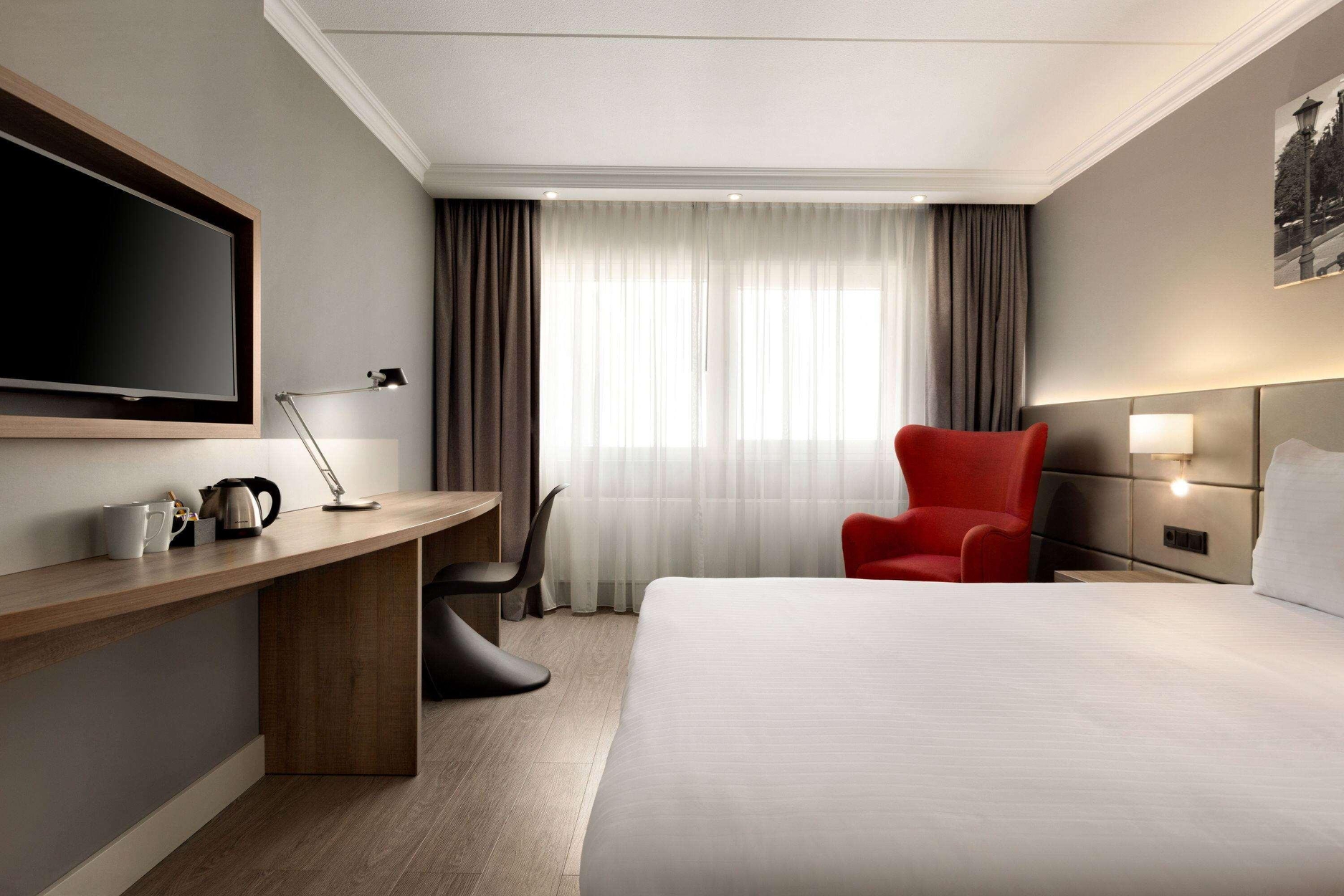 Ramada by Wyndham Amsterdam Airport Schiphol, photo 7 of 30