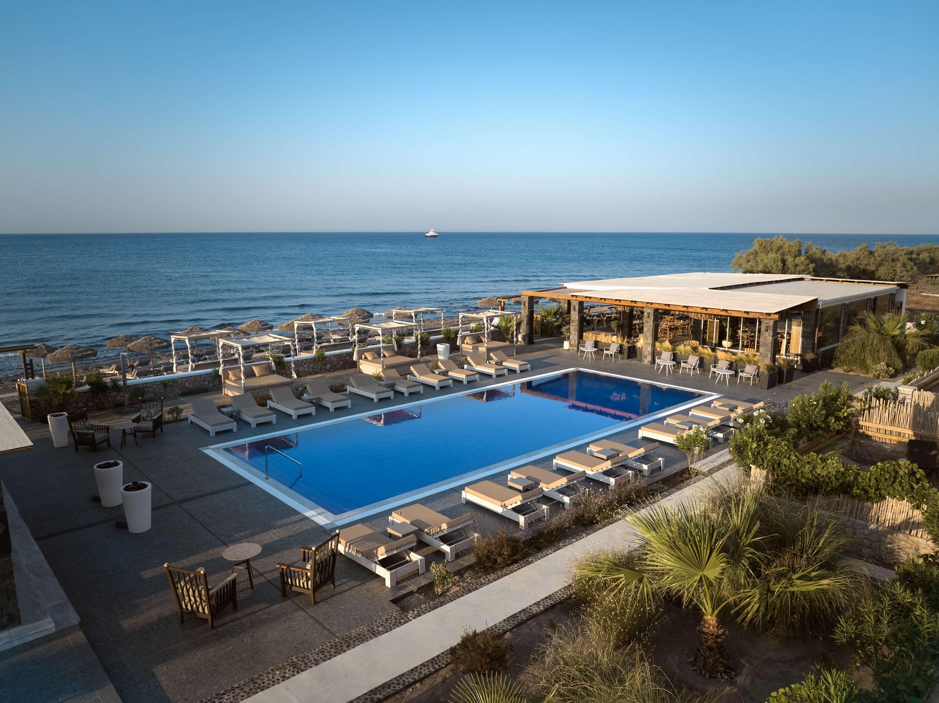 Sea Breeze Santorini Beach Resort, Curio Collectio, photo 89 of 191