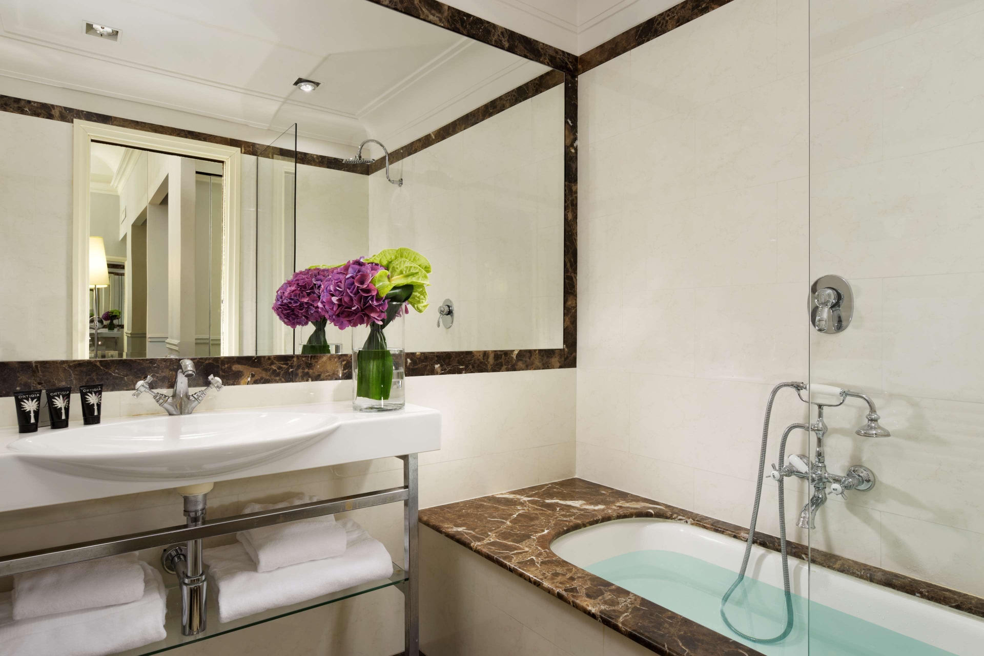 Leon's Place Hotel, photo 9 of 41