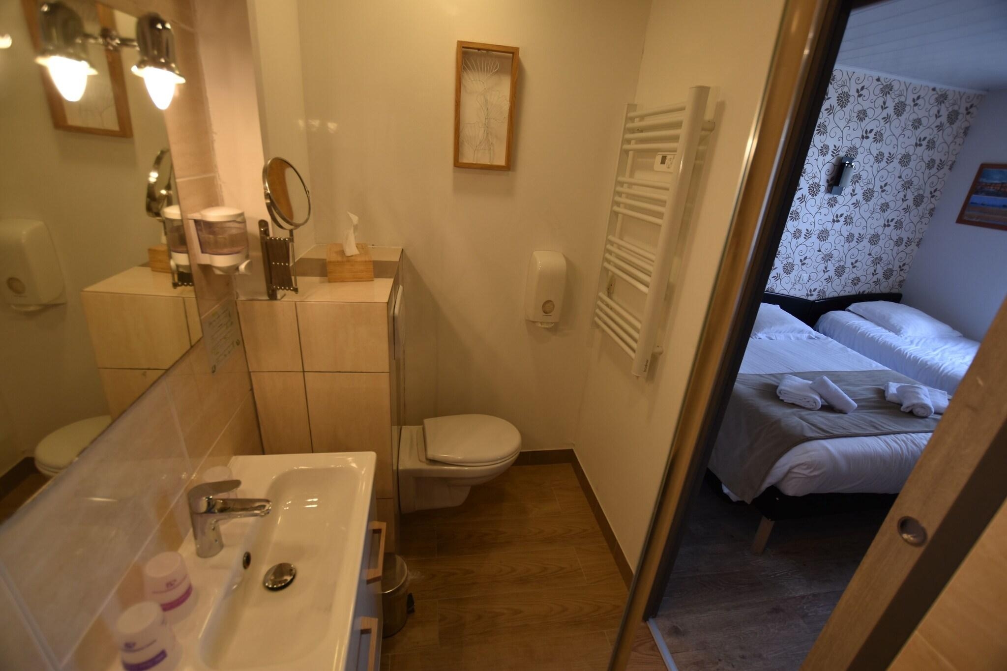 Hotel Le Bayeux, photo 30 of 75