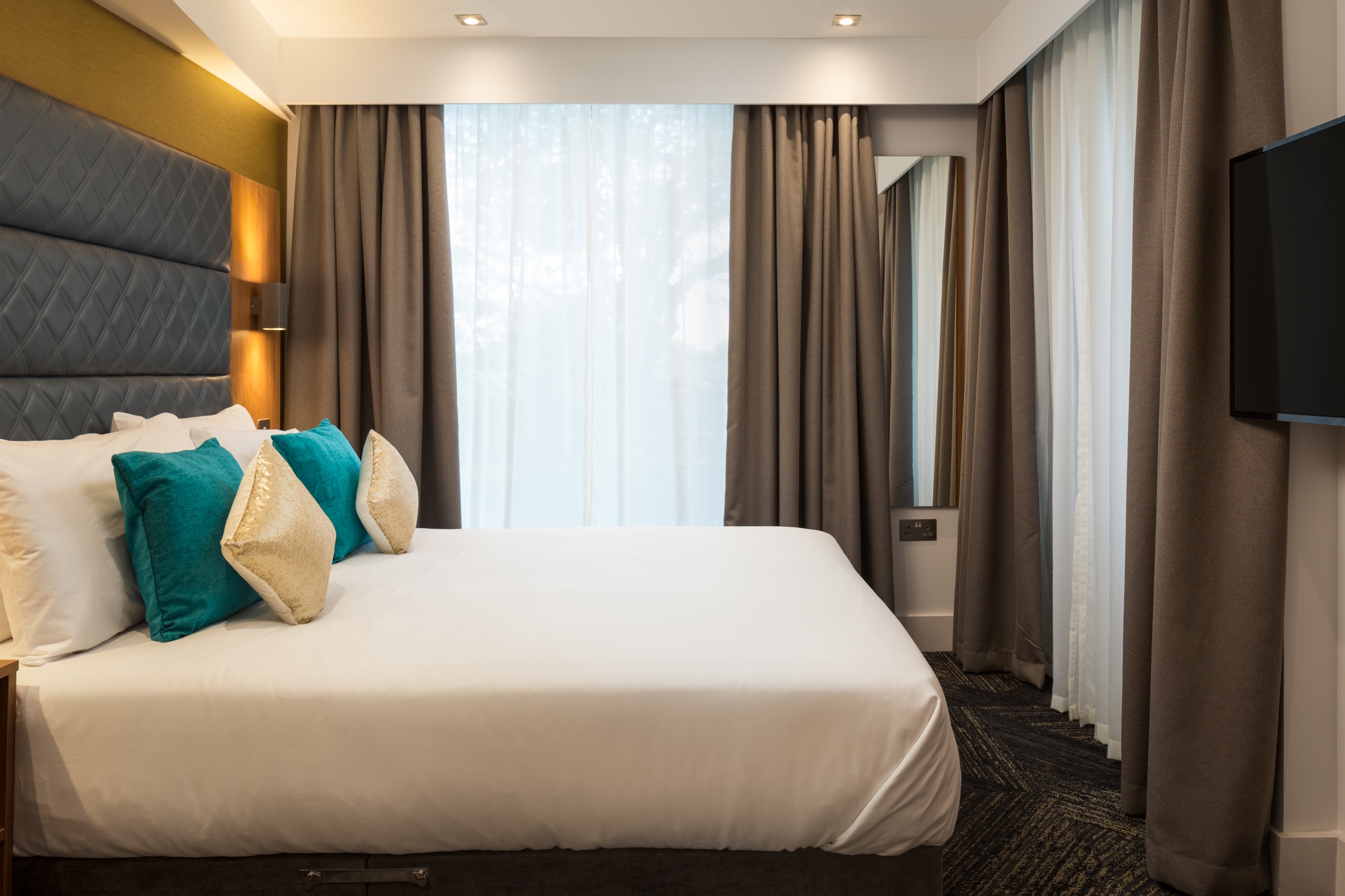 Roomzzz London Stratford, photo 17 of 30
