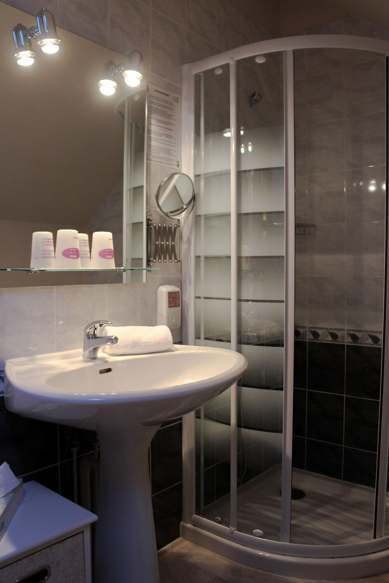 Hotel Le Bayeux, photo 23 of 75