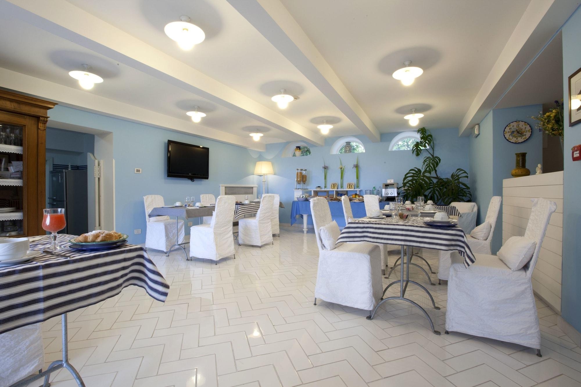 Hotel Bougainville, photo 61 of 82