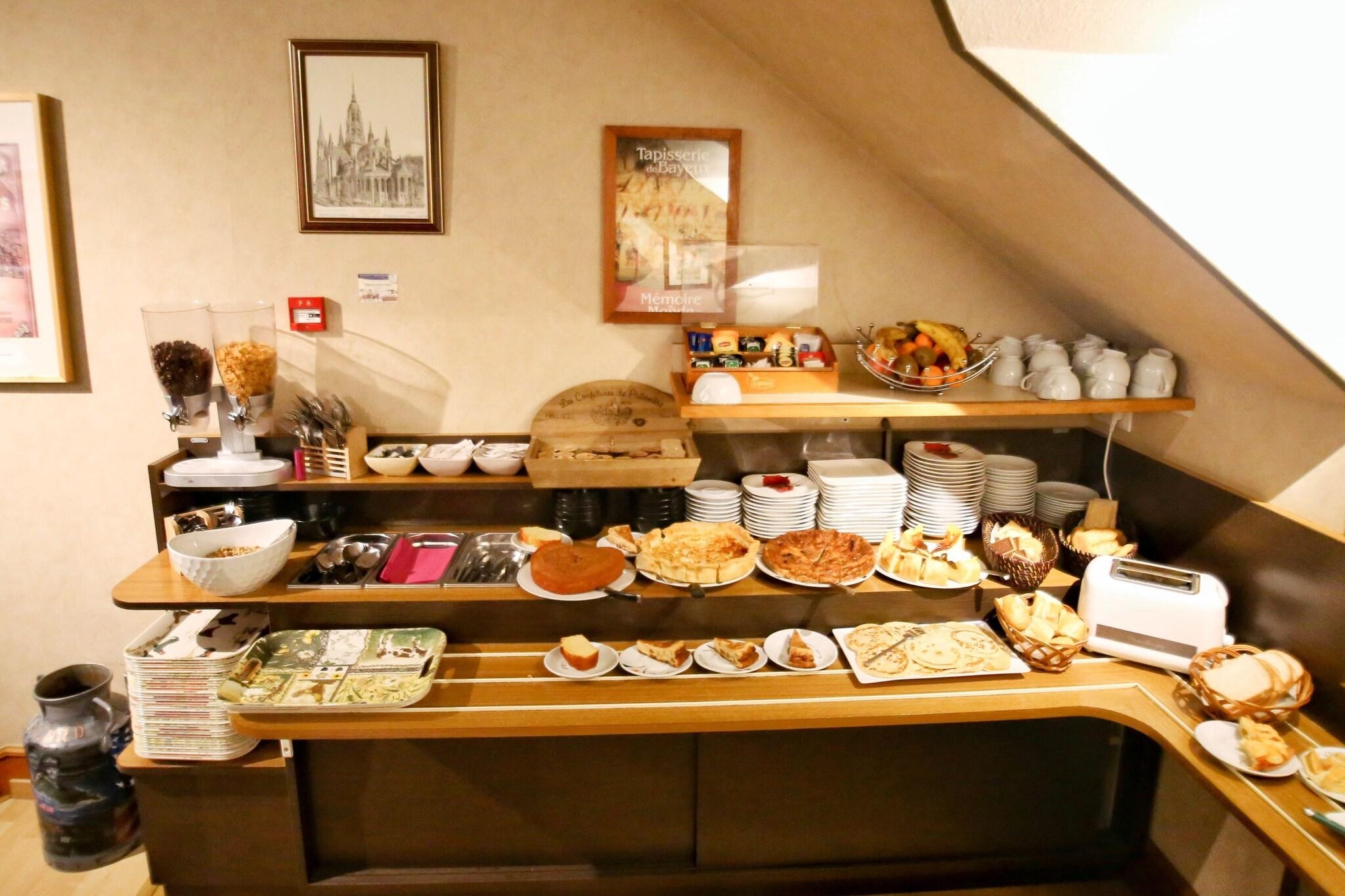 Hotel Le Bayeux, photo 64 of 75