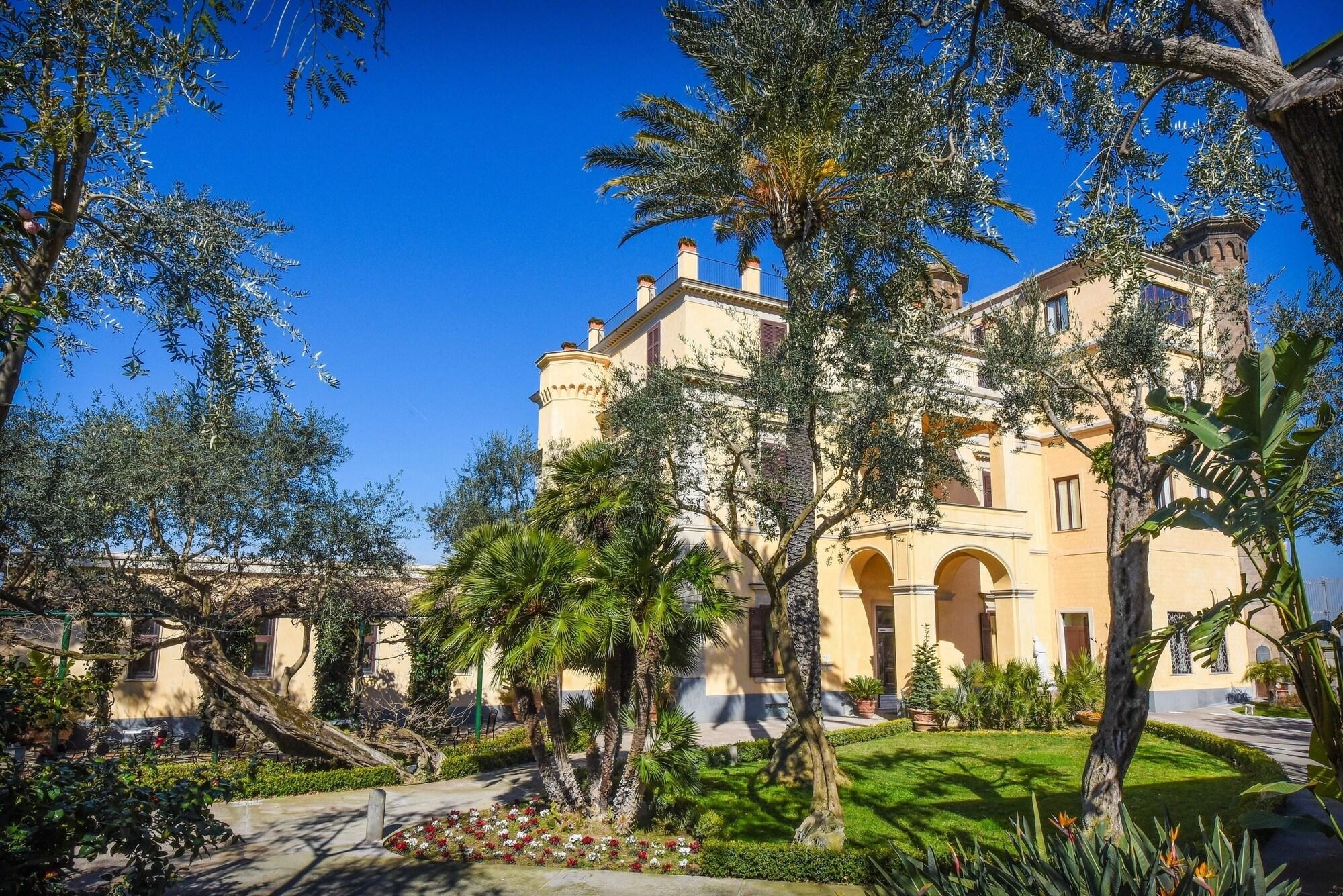 Villa Crawford, photo 1 of 94