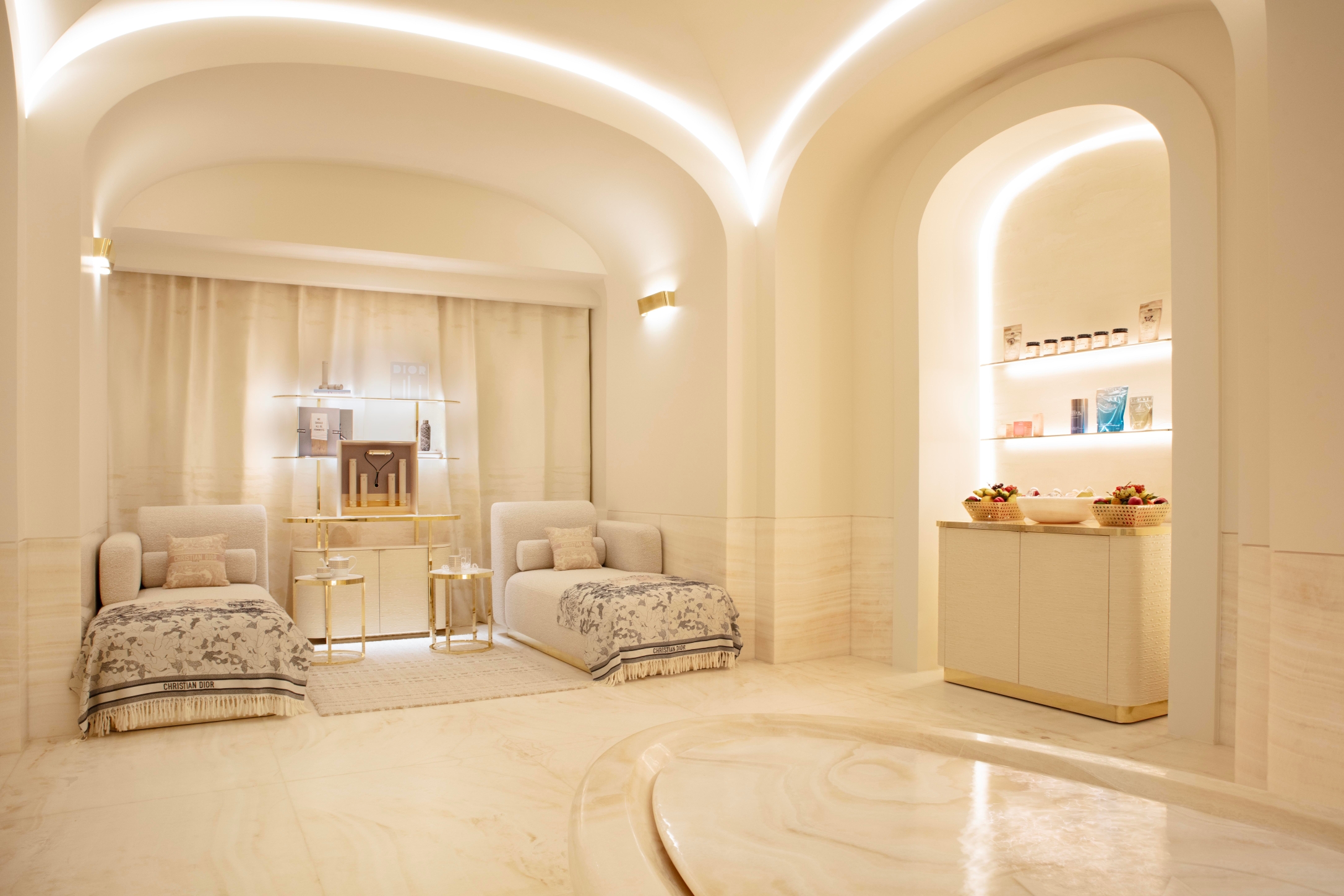 Plaza Athenee, photo 13 of 20
